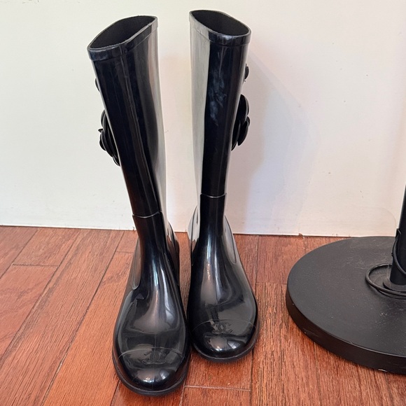 Chanel Rubbe - Picture 4 of 6